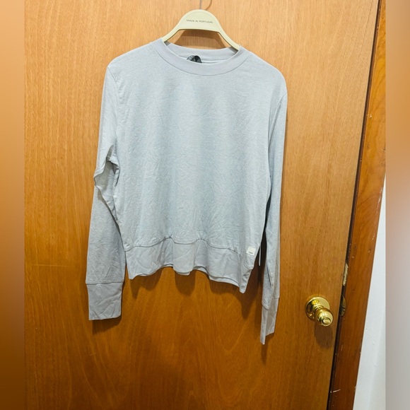 Vuori Sweaters - NWT VUORI halo crew Long sleeve woman mediwn